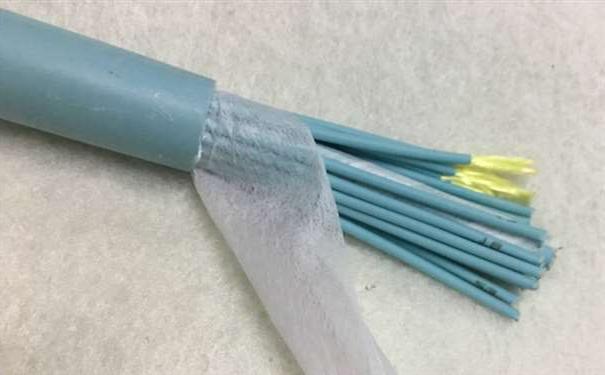 张掖市欧孚光缆厂家：室内光缆和室外光缆的区别
